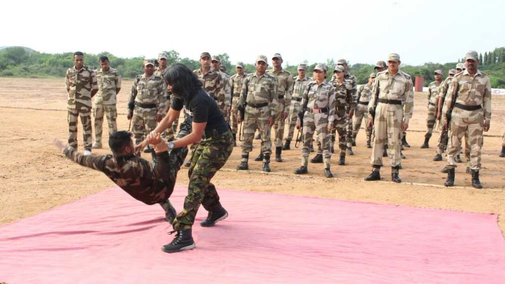 ব্রুস লি-র বিশেষ মার্শাল আর্ট ‘জিত কুনে দো’র প্রশিক্ষণও নিয়েছেন সীমা। বিশ্বে এমন দশ জন মহিলা রয়েছেন যাঁরা এই বিশেষ আর্টটি জানেন। সীমা তাঁদের মধ্যে অন্যতম।