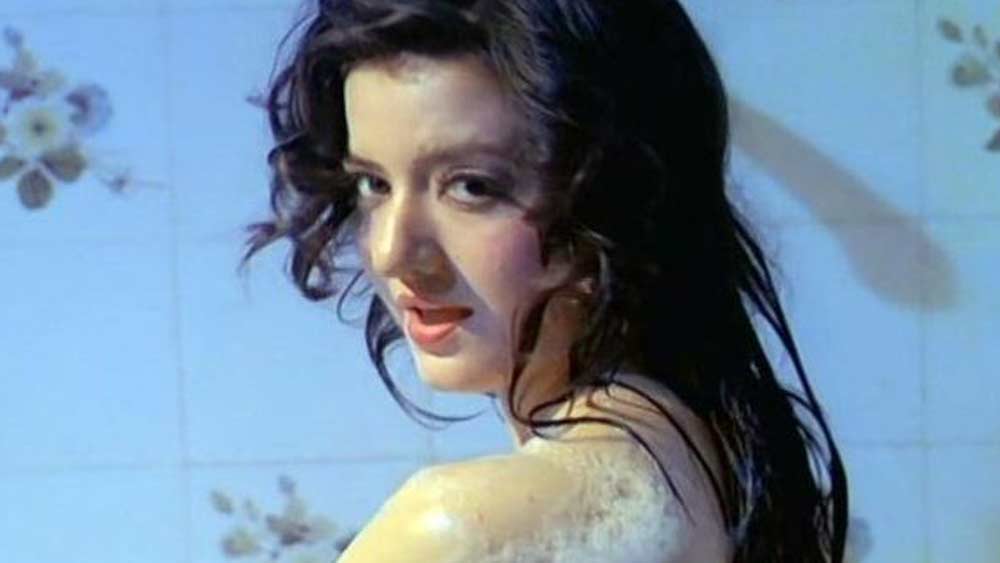 জ্যাসমিনের আসল নাম কী, তা জানতেন না ইন্ডাস্ট্রির কেউই। কেউ বলতেন গ্ল্যামার জগতে আসার জন্য বাবা-মায়ের প্রদত্ত নাম বাদ দিয়ে দিয়েছেন তিনি। আবার কারও মতে তাঁর প্রকৃত নাম জ্যাসমিনই।