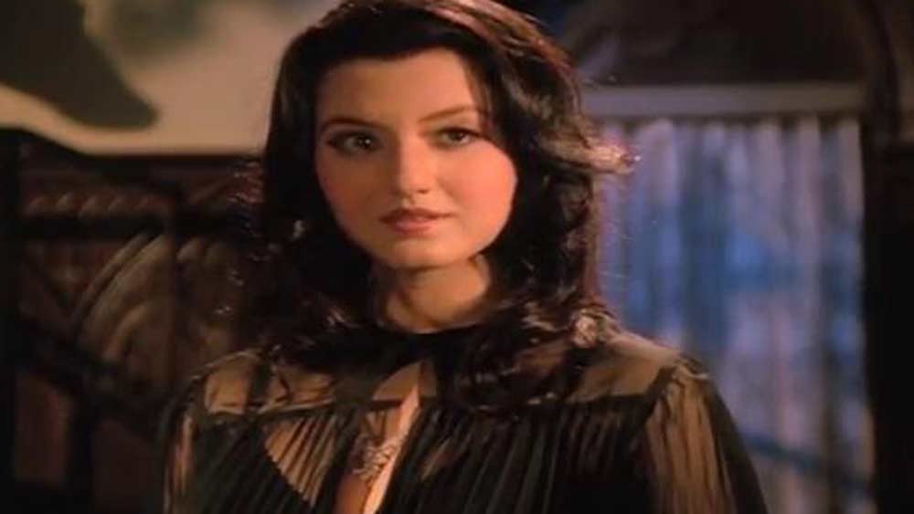 এর পর প্রায় ছয় বছরের বিরতি। ১৯৮৪ সালে তাঁকে দেখা যায় 'ডিভোর্স'  ছবিতে। ওই ছবিতেই অভিনয় করছিলেন গিরিশ কারনাড এবং শর্মিলা ঠাকুর। এই দুই ছবিতেই পরিচালক ছিলেন এনডি কোঠারি। তাঁর হাত ধরেই এই অভিনেত্রীর বলিব্রেক।