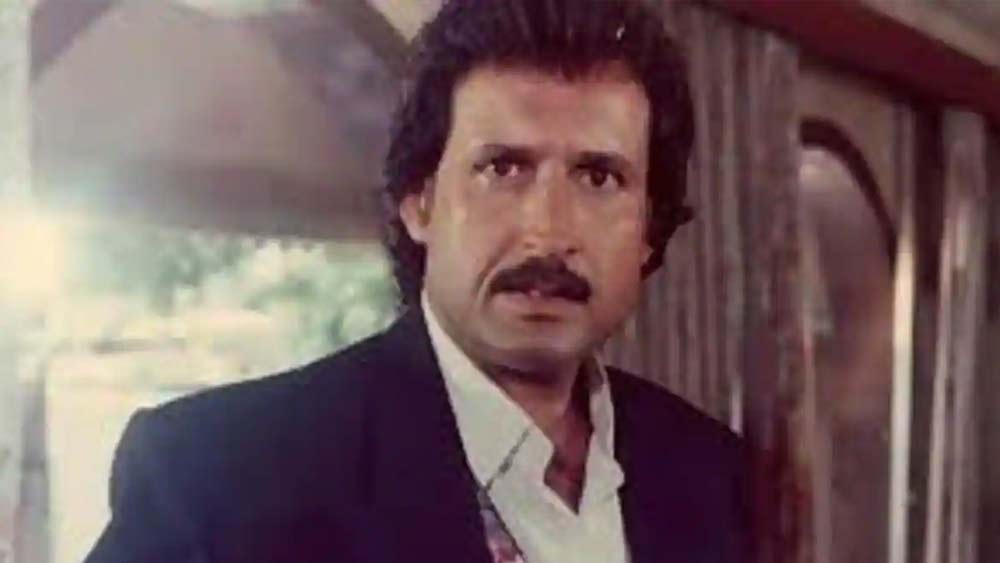 কিরণের প্রাথমিক পড়াশোনা ইনদওরের ড্যালি কলেজ থেকে। তার পর তিনি পড়াশোনা করেন মুম্বইয়ের বান্দ্রার ন্যাশনাল কলেজ থেকে। অভিনয়ের টানে পরের গন্তব্য পুণের এফটিআইআই।