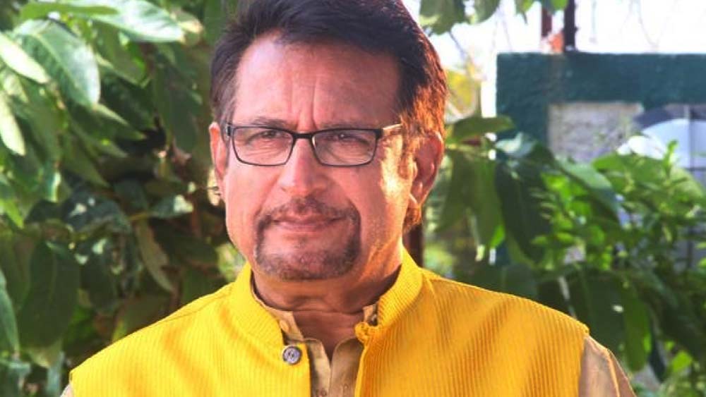 পাশাপাশি, কাজ শুরু করেন টেলিভিশনেও। ‘ঘুটন’, ‘গৃহস্থি’, ‘কথাসাগর’-এর মতো ধারাবাহিকে অভিনয় করেন তিনি। পরে আবার ফিরে আসেন বলিউডে। কিন্তু নায়ক কোনওদিনই হতে পারেননি। খুশি থাকতে হয়েছে চরিত্রাভিনেতা হয়েই। বহু সিনেমায় তাঁকে ভিলেনের চরিত্রে দেখা গিয়েছে।