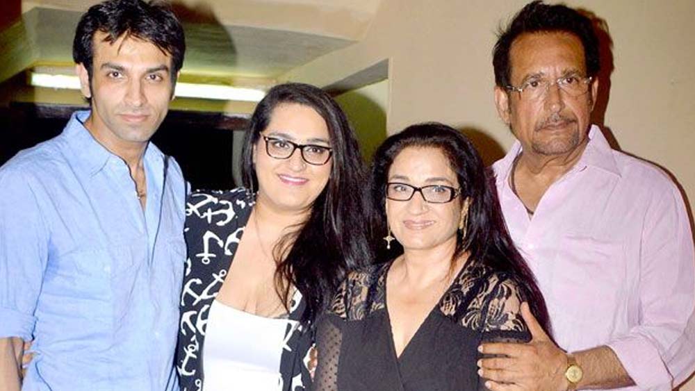 কিরণ-সুষমার ছেলে শৌর্যও অভিনয় শুরু করেছেন। ইতিমধ্যেই কাজ করেছেন ডেবিড ধবন, আব্বাস মস্তান, ইন্দ্র কুমার এবং ইমতিয়াজ আলির মতো নামী পরিচালকের সঙ্গে।