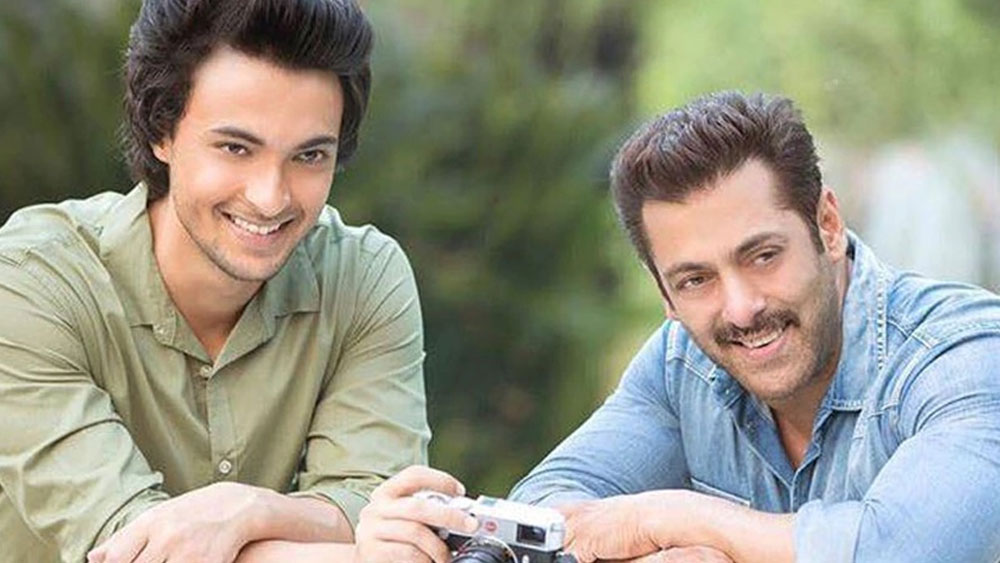 এই ঘটনার পরেও কর্ণ এবং সলমন এক সঙ্গে কাজ করার সিদ্ধান্ত নিয়েছিলেন। তবে প্রয়োজক হিসেবে। কথা ছিল, সলমনের জামাইবাবু আয়ুষকে ছবিতে প্রোমোট করা হবে। কিন্তু বলিউডের গুঞ্জন, কর্ণ নাকি তাতে সায় দেননি। ফলে কর্ণের উপর বেজায় চটে যান সলমন। ফলে দু’জনই একে অপরকে এড়িয়ে চলেন।