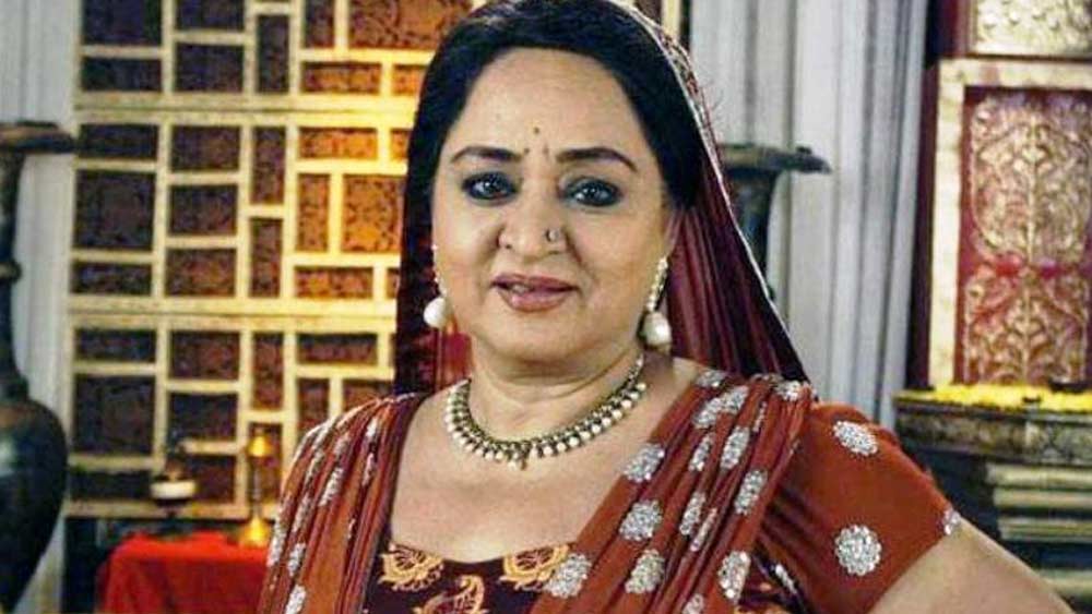 প্রথম দিকে নীলম অভিনয়ের থেকেও ভালবাসতেন নাচতে। সঙ্গীত পরিচালক সমীর সেনের বাবা শম্ভু সেনের কাছে প্রশিক্ষণ নিয়েছিলেন তিনি। অভিনয়ের প্রস্তাব নীলমের কাছে এসেছিল অপ্রত্যাশিত ভাবেই। মায়ের উৎসাহে সেই সুযোগ হাতছাড়া করেননি তিনি। বাবার বন্ধু জানকী দাসের কথায় নীলম যোগাযোগ করেন পরিচালক প্রমোদ চক্রবর্তীর সঙ্গে। তাঁকে পছন্দ হয় পরিচালকের।