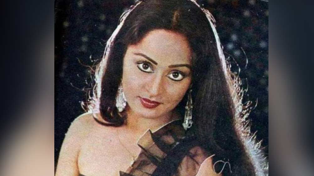 কিন্তু সোমা ঠিক করেছিলেন তিনি অভিনয় চালিয়েই যাবেন। ছবিতে সুযোগ না পেয়ে তিনি সরে আসেন ছোট পর্দায়। বিনোদনের এই মাধ্যমে তিনি অনেক বেশি সফল হন।