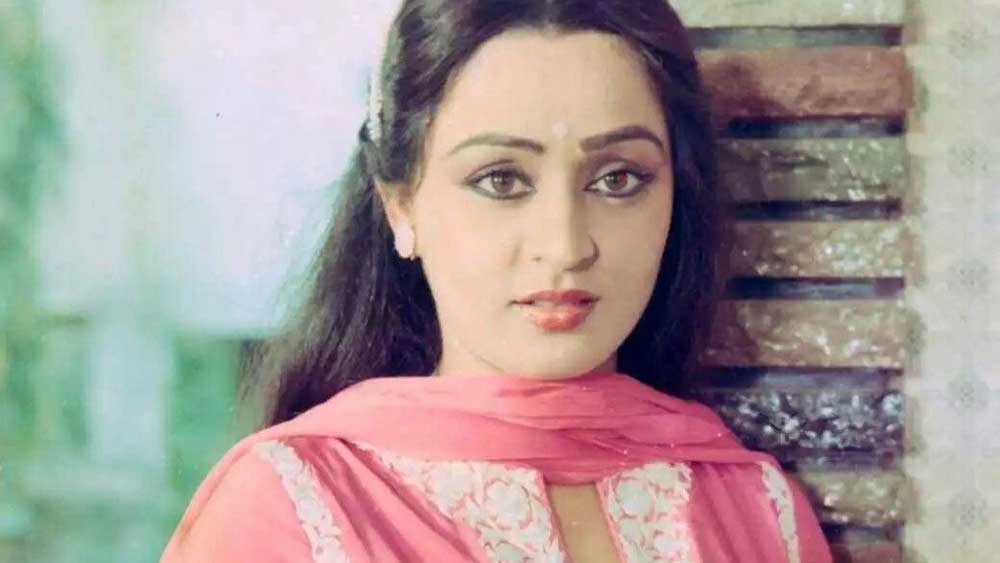 হেমা মালিনীর সঙ্গে সাদৃশ্য থাকলেও সোমার প্রিয় অভিনেত্রী মীনাকুমারী। চেয়েছিলেন, মীনাকুমারী মতো নায়িকা হতে এবং বৈজয়ন্তী মালার মতো নৃত্যশিল্পী হতে। কিন্তু এই দু’টো স্বপ্নের কোনওটাই পূর্ণ হয়নি। তবে জীবনের প্রতি কোনও অভিযোগ নেই এই প্রাক্তন নায়িকার। যা পেয়েছেন, খুশি তা-ই নিয়েই।