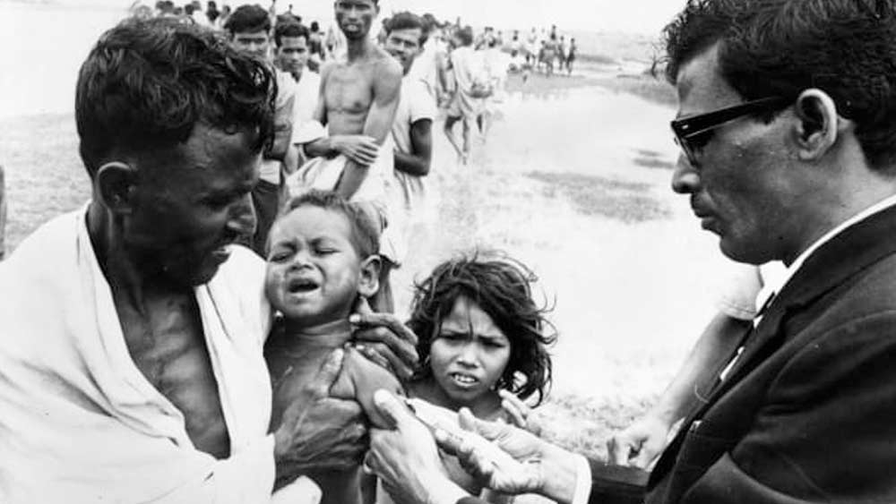 প্রথম কলেরা অতিমারি: 
উনবিংশ শতকের শুরুর সময়ে বিশ্ব জুড়ে ভয়াবহ অতিমারির চেহারা নেয় কলেরা। ভারতের গাঙ্গেয় সমভূমির বদ্বীপ অঞ্চলে প্রথম ছড়ায় এই রোগ। ১৮১৭-তে যশহরে প্রথম দেখা দেয় এই রোগ। তার পর দক্ষিণ-পূর্ব এশিয়া-সহ, বিশ্ব জুড়ে প্রায় সাত বছর ধরে দাপিয়ে বেড়িয়েছে কলেরা। ভিব্রিও কলেরি ব্যাকটিরিয়া কলেরার জন্য দায়ী। এটি মূলত জলবাহিত রোগ। ব্যাকটিরিয়া মিশ্রিত জল ও খাবারের মাধ্যমে এটি ছড়িয়েছিল।