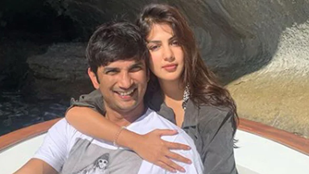 ডায়েরি থেকে জানা গিয়েছে, অক্টোবর থেকে জানুয়ারি অবধি সুশান্তের পি আর এবং ম্যানেজারকে ছুটি দেওয়া হয়েছিল। সে সময় নাকি দু’টি সংস্থা শুরু করেছিলেন তিনি। দু’টিরই অংশ ছিলেন সুশান্তের ঘনিষ্ঠ বান্ধবী রিয়া এবং তাঁর ভাই শৌভিক।