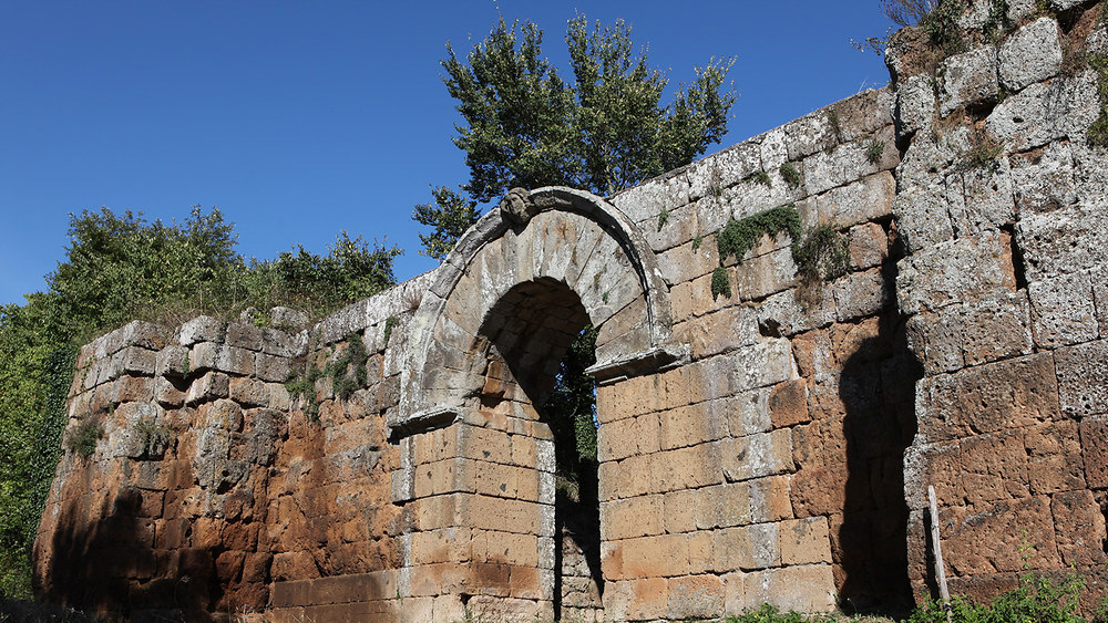 খনন করলে যে দৃশ্য পাওয়া যায়, প্রায় সেই ছবিই ফুটে উঠেছে ত্রিমাত্রিক মানচিত্রে। সেই ছবি অনুযায়ী, নগরীর দক্ষিণ দিকের প্রবেশপথের পশ্চিমে একটি মন্দিরের অস্তিত্ব ধরা পড়েছে। মন্দিরে ওঠার সিঁড়ি, খোলা চত্বর, এমনকি পুজোর বেদির আভাসও মিলেছে।