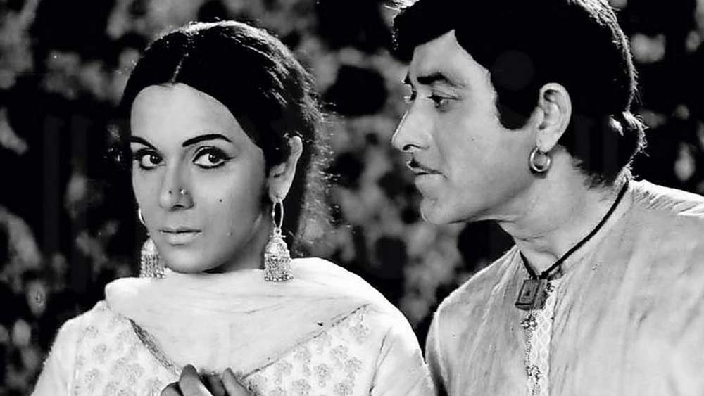 ১৯৬৪ থেকে ১৯৮৬ অবধি বাইশ বছরে মাত্র সাতটি ছবিতে অভিনয় করেছেন প্রিয়া। প্রত্যেক ছবির পরিচালকই ছিলেন চেতন আনন্দ। ‘হকীকত’ ছাড়া বাকি ছবিগুলি হল ‘হাথো কি লকীড়েঁ’, ‘কুদরত’, ‘সাহেব বাহাদুর’, ‘হাসতে জখম’, ‘হিন্দুস্তান কি কসম’ এবং ‘হীর ঝঞ্ঝা’।