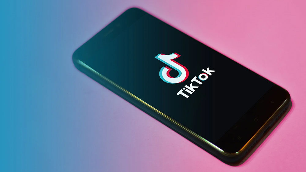 টিকটক: বিনোদনমূলক ভিডিয়োর এই সোশ্যাল অ্যাপটি ভারতে ব্যাপক জনপ্রিয়। শুধুমাত্র এ দেশেই এই অ্যাপটির ইউজার সংখ্যা ১১ লক্ষেরও বেশি। অ্যাপটির মোট ডাউনলোডের ৩০ শতাংশ শুধুমাত্র ভারতেই। ৬১ কোটি বার ডাউনলোড করা হয়েছে  অ্যাপটি।