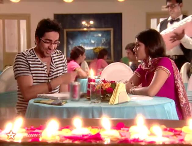 ২০০৭ সালে প্রথম ‘ক্যায়ামত’ সিরিয়ালে সাকেত শেরগিলের চরিত্রে অভিনয় করেন আয়ুষ্মান। তাতে মাত্র কয়েকটি এপিসোডেই তাঁকে দেখা যায়।