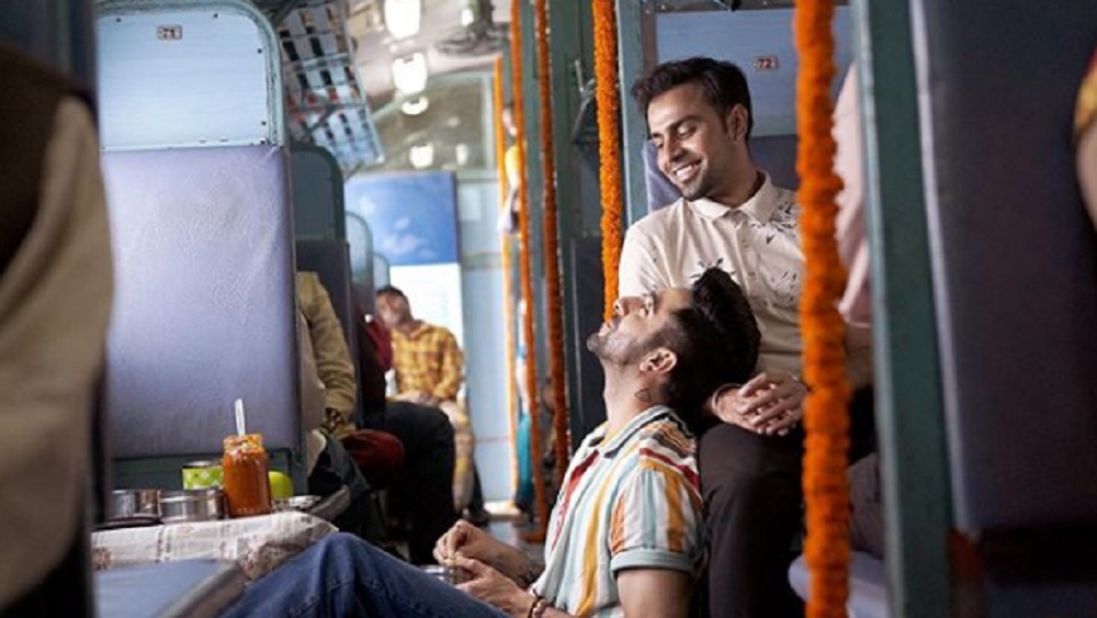 তবে নিজেকে কোনও গণ্ডির মধ্যে বেঁধে রাখেননি আয়ুষ্মান। বরং ‘চকোলেট বয়’ ইমেজ ঝেড়ে ফেলে কখনও হয়ে উঠেছেন পাশের বাড়ির মিষ্টি ছেলেটি, কখনও বা নিজেকে প্রমাণ করার চেষ্টায় মরিয়া পুলিশ অফিসার আবার কখনও বা সমকামী প্রেমিক।