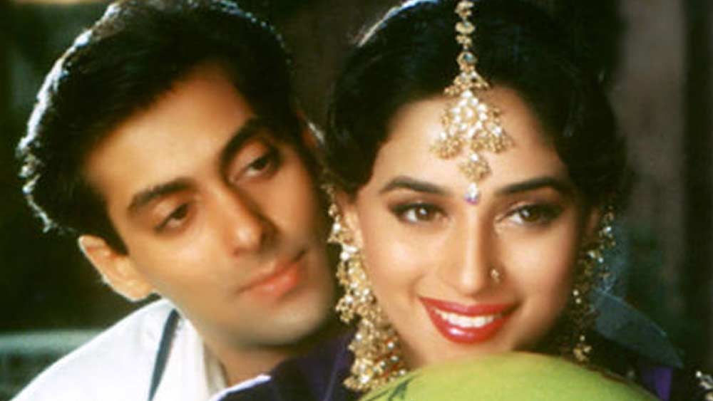 ১৯৯৪ সালে মুক্তি পেয়েছিল মাধুরী দীক্ষিতের সুপারহিট ছবি ‘হম আপকে হ্যায় কৌন’। ভরপুর পারিবারিক বিনোদনের এই ছবিতে মাধুরী অভিনয় করেছিলেন উচ্ছল তরুণী নিশার ভূমিকায়।