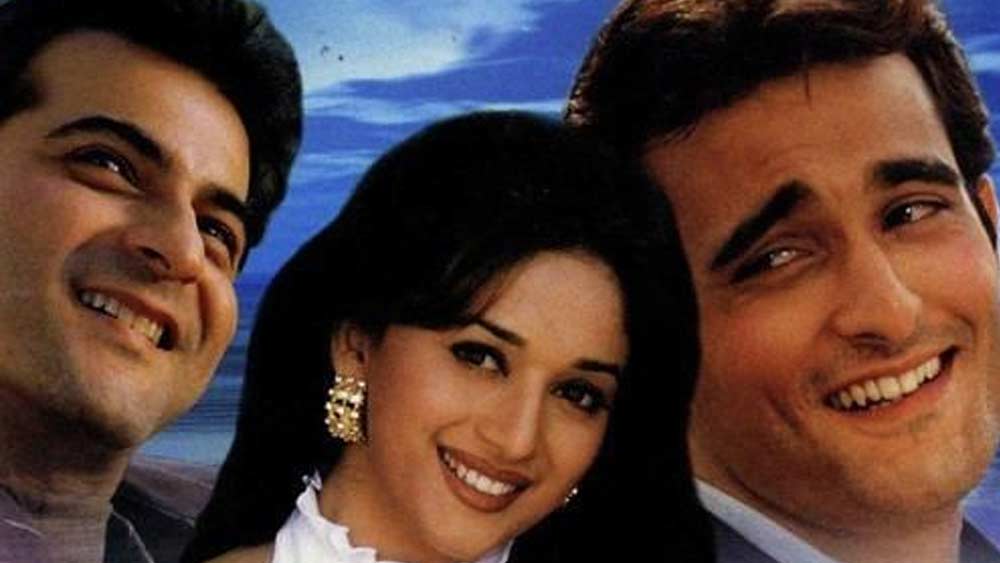 ১৯৯৭ সালে মুক্তি পেয়েছিল মাধুরীর ছবি ‘মহব্বত’। ছবির প্রযোজক ছিলেন মাধুরীর সেক্রেটারি রাকেশনাথ। পরিচালক ছিলেন রাকেশনাথের স্ত্রী রিমা। ছবির সেটে পৌঁছন এম এফ হুসেন।