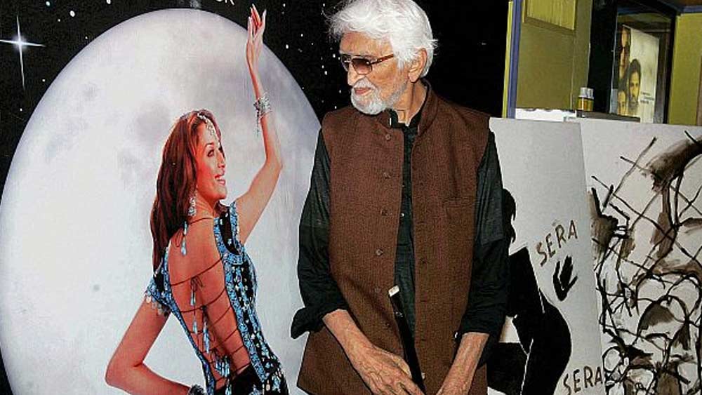 প্রবীণ শিল্পীর কাছে গিয়ে চমকে যান সাংবাদিক। হাসপাতালের ওয়ার্ডের মেঝেতে ফরাসে বসে একের পর এক মাধুরীর পোর্ট্রেট এঁকে যাচ্ছিলেন হুসেন। ওই সাংবাদিকের দাবি, হুসেন তাঁকে বলেছিলেন রোজকার ব্যস্ততা থেকে দূরে সরে তিনি এ ভাবেই নিজের কাজ করতে ভালবাসেন। সে সময় অসুস্থতা নাকি ছিল তাঁর অজুহাত মাত্র।