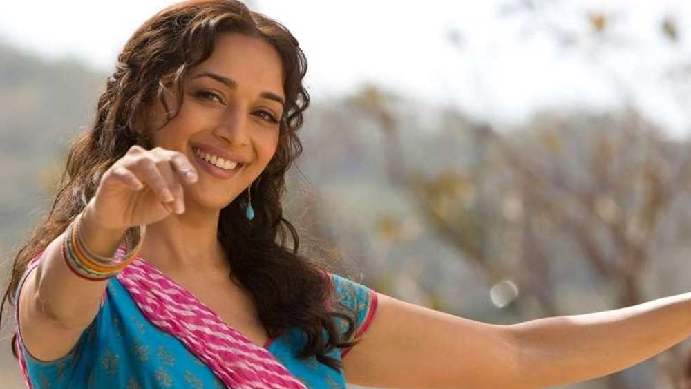 আমেরিকায় বিবাহিত জীবনে সেটল করার পরে ফের মুম্বই ফিরে আসেন মাধুরী। ২০০৭ সালে মুক্তি পায় তাঁর কামব্যাক মুভি ‘আ যা নাচ লে’। ছবির স্পেশাল স্ক্রিনিংয়ের জন্য আস্ত একটা প্রেক্ষাগৃহ ভাড়া করেছিলেন হুসেন!