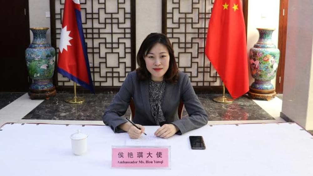 শুধু এশীয় দেশগুলিতেই নয়। এক সন্তানের মা হৌ এর আগে লস অ্যাঞ্জেলসের কনসাল জেনারেলেও গুরুত্বপূর্ণ পদে ছিলেন। গত দু’বছর ধরে তাঁর কাজের জায়গা নেপাল।