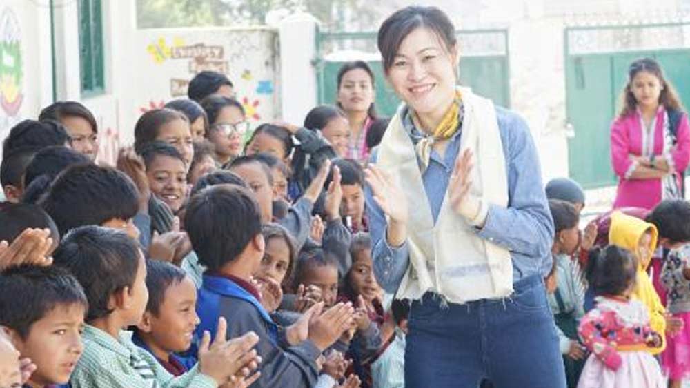 নেপালবাসীর শুভেচ্ছাবার্তায় ভরে যায় হৌ-এর টুইটার হ্যান্ডল। প্রসঙ্গত নেপালের পর্যটন শিল্প অনেকটাই নির্ভর করে চিনের উপর। করোনা আবহের আগে প্রতি বছর নেপালে বেড়াতে আসতেন অসংখ্য চিনা পর্যটক।