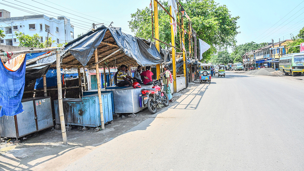 বাস চালু হল না আজও। কৃষ্ণনগর বাসস্ট্যান্ড চত্বর। ছবি: সুদীপ ভট্টাচার্য