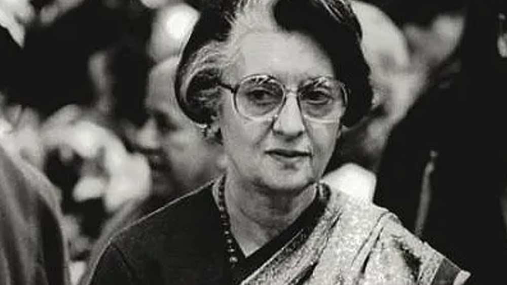 ১৯৭৭ সালে জরুরি অবস্থা তুলে নিয়ে দেশের ষষ্ঠ লোকসভা নির্বাচনের আয়োজন করা হয়। কিন্তু ইন্দিরা গাঁধীকে যেমন বলা হয়েছিল, ফল হয়েছিল ঠিক তার উল্টো। নির্বাচনে হেরে যান ইন্দিরা গাঁধী। ক্ষমতায় আসে জনতা পার্টির জোট সরকার।