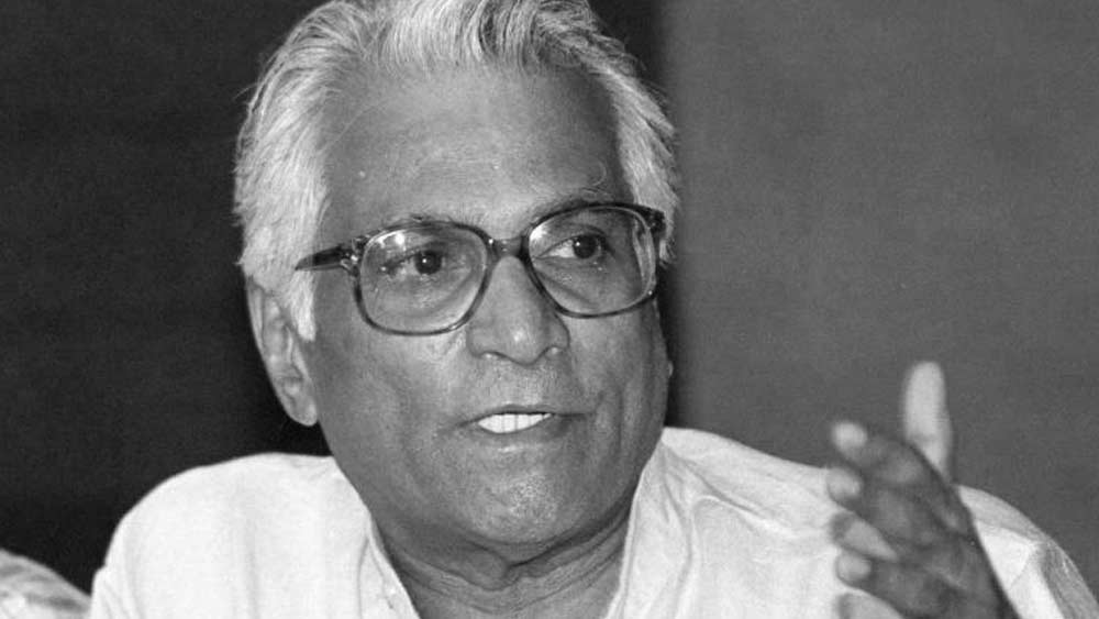 কোকা কোলা-কে দেশ ছাড়ার জন্য চাপ দেন তৎকালীন শিল্পমন্ত্রী জর্জ ফার্নান্ডেজও। কারণ তিনি মনে করতেন বাইরের কোম্পানির মাধ্যমে দেশের অর্থনীতির উপর বিদেশি অর্থনৈতিক প্রতিষ্ঠানগুলি প্রভাব বিস্তার করবে।