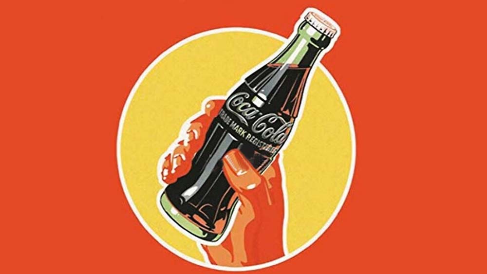 ১৯৫০ সালে নতুন দিল্লিতে কোকা কোলার প্রথম বটলিং প্লান্ট তৈরি হয়। তার ২৭ বছর পর ভারত ব্যবসা গুটিয়ে নিয়ে চলে যেতে হয় এই মার্কিন সংস্থাকে। ফের ১৯৯২ সালে ভারতে পা রাখে কোকা কোলা। ১৯৯৩ সাল থেকে ফের ভারতে উৎপাদন শুরু করে।