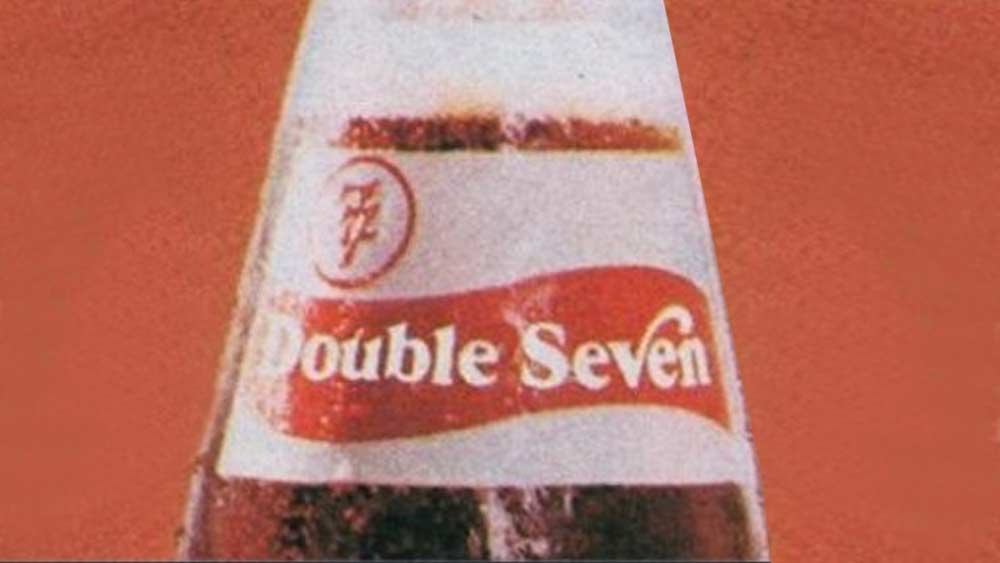 ইন্দিরা গাঁধীর নেতৃত্বে নতুন সরকার ক্ষমতায় আসার পরই ডবল সেভেনের কফিনে শেষ পেরেক পোঁতা হয়ে যায়। কোনও শাসকই চান না তাঁর হারের চিহ্ন বয়ে বেড়াক সরকারের উদ্যোগ। তাই ক্ষমতায় ফিরেই সরকারি উদ্যোগে তৈরি ডবল সেভেন বন্ধ করে দেন ইন্দিরা গাঁধী। শেষ পর্যন্ত ১৯৮০ সালেই বন্ধ হয়ে যায় ভারতের প্রথম এবং শেষ সরকারি উদ্যোগে তৈরি কোলা প্রস্তুতকারক সংস্থা।