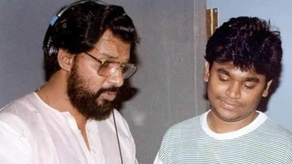 এর পর আরও দু’টি স্কুলে ভর্তি হয় সে। কিন্তু এক দিকে সংসার, অন্য দিকে পড়াশোনা, দুই নৌকায় পা রেখে চলা সম্ভব হল না। মায়ের সঙ্গে কথা বলে পড়াশোনায় ইতি টানল কিশোর দিলীপ। স্কুল ছেড়ে নিজেকে উৎসর্গ করল সঙ্গীতের পায়ে।