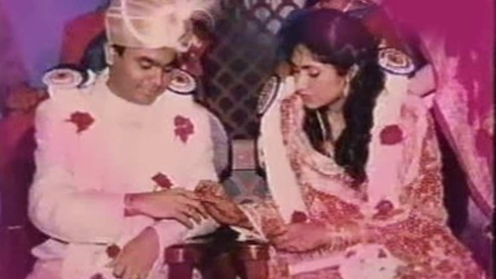 ১৯৯৫ সালের মার্চে বিয়ে হয় তাঁদের। তখন রহমানের বয়স ২৭ বছর। সায়রা ২১ বছরের তরুণী।