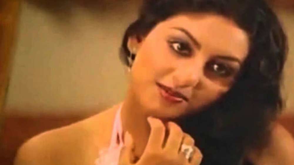 সুপারস্টার রজনীকান্ত ও কমল হাসানের বিপরীতেও অভিনয় করতে দেখা গিয়েছে তাঁকে। শোনা যায়, ‘আয়ার দ্য গ্রেট’ ছবির প্রোযোজক আর মোহন তাঁকে যৌন ব্যবসায় নামতে বাধ্য করেন। এর পর তামিল ফিল্ম ইন্ডাস্ট্রিও ছেড়ে দিয়েছিলেন তিনি। এডসও ধরা পড়েছিল নিশার। অবশেষে ২০০৭-এ তামিলনাড়ুর একটি হাসপাতালে মৃত্যু হয় তাঁর।