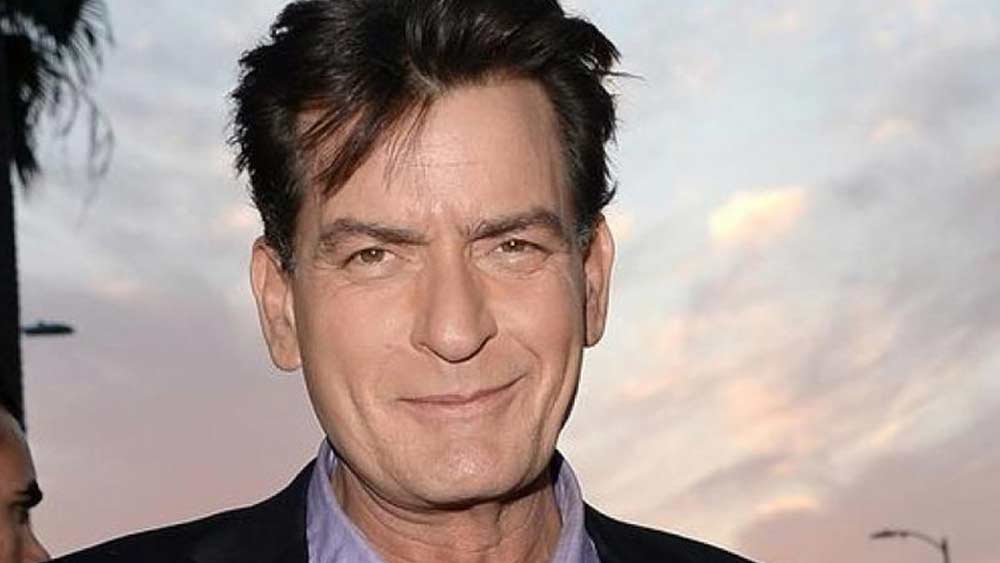 চার্লি শিন। একাধিক হিট ছবির সঙ্গে জড়িয়ে রয়েছে এই মার্কিন অভিনেতার নাম। বছর চারেক আগে এক সাক্ষাৎকারে নিজের এডস রোগের কথা প্রকাশ্যে আনেন তিনি।