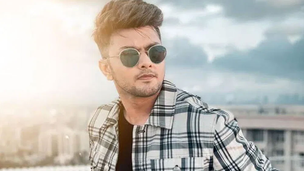 অবেজ দরবার টিকটক স্টারদের মধ্যে অন্যতম। তাঁর নিজের ইউটিউব চ্যানেল আছে। টিকটকে নিজের কমেডি ভিডিয়ো পোস্ট করে বেশ জনপ্রিয় হয়েছেন অবেজ। কোরিয়োগ্রাফার হিসেবেও পরিচিতি রয়েছে তাঁর। ইউটিউবে প্রায় ৩ লক্ষ ফলোয়ার। আর টিকটকে ফলোয়ারের সংখ্যা ২ কোটি। অবেজের মাসিক আয় ১৪ লক্ষ টাকা।