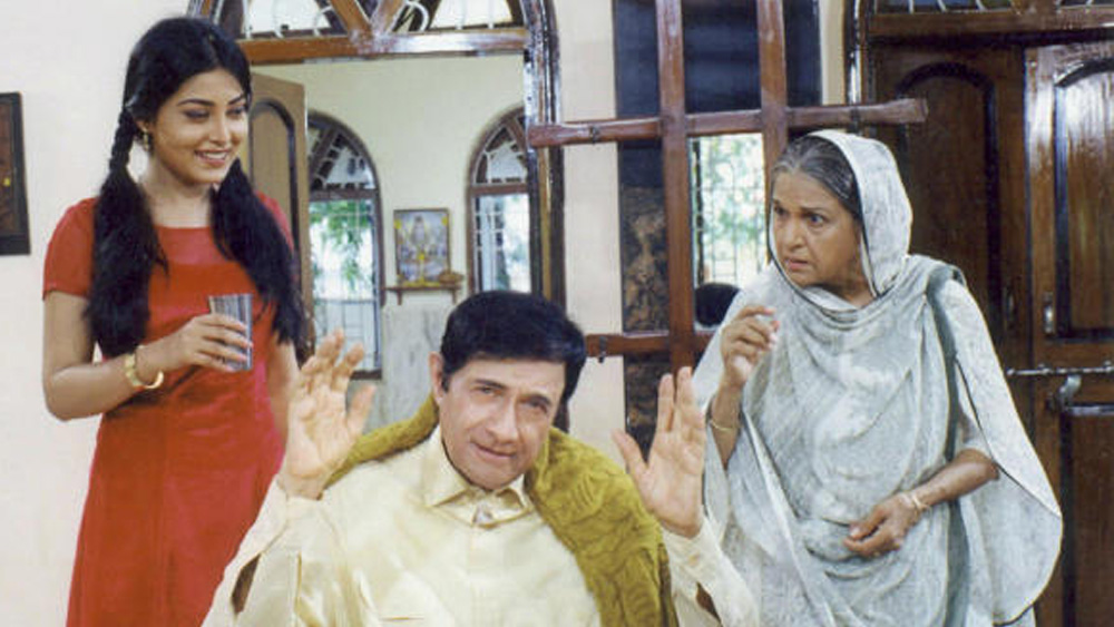 মাত্র সাত বছর বয়সে পিতৃহারা হন কামিনী। দুই ভাই ও তিন বোনের মধ্যে তিনি ছিলেন সবথেকে ছোট।