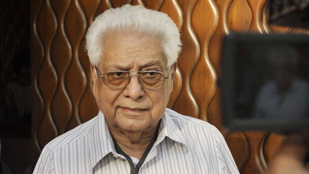 জন্ম ১৯২৭ সালের ১০ জানুয়ারি। রাজস্থানের অজমের শহরে। জীবনভর প্রবাসী এই বাঙালির পরিচালনায় হিন্দি ছবিতে রাজত্ব করেছিল বাঙালি আমেজ।