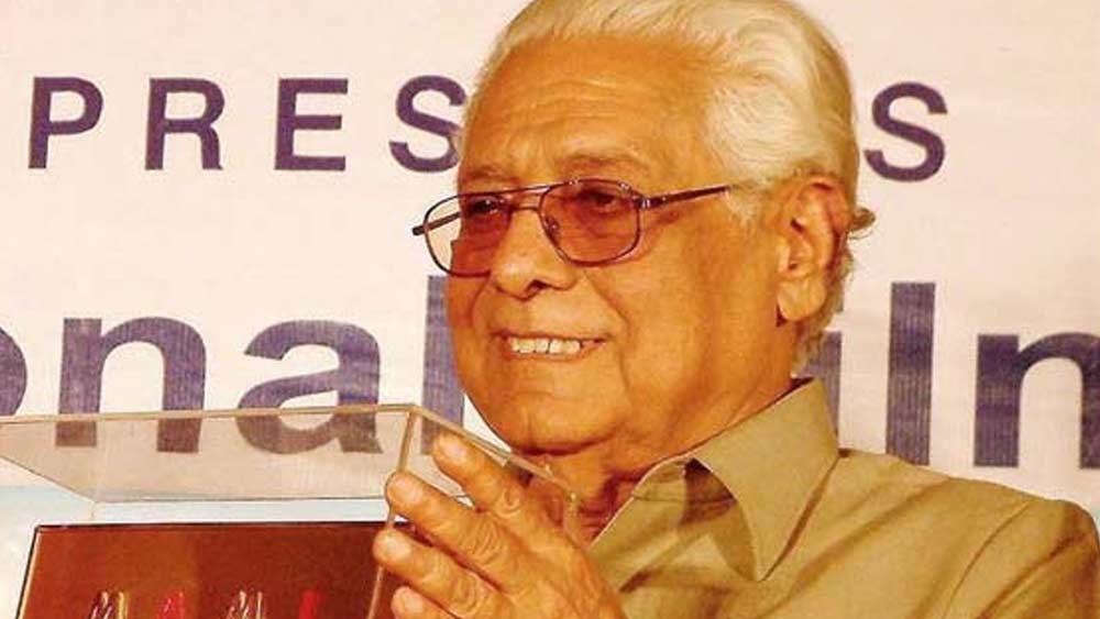 আজকের মুম্বই, সাবেক বম্বে থেকে প্রকাশিত ব্লিৎজ পত্রিকায় কার্টুনশিল্পী হিসাবে যোগ দিয়েছিলেন বাসু চট্টোপাধ্যায়। কাজ করেছিলেন দীর্ঘ ১৮ বছর।