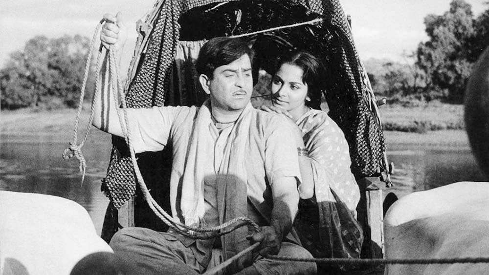 পরিচালনায় হাতেখড়ি বাসু ভট্টাচার্যের অধীনে। ১৯৬৬ সালে মুক্তি পাওয়া রাজ কপূর-ওয়াহিদা রহমানের ‘তিসরি কসম’ ছবিতে বাসু চট্টোপাধ্যায় ছিলেন সহকারী পরিচালক।