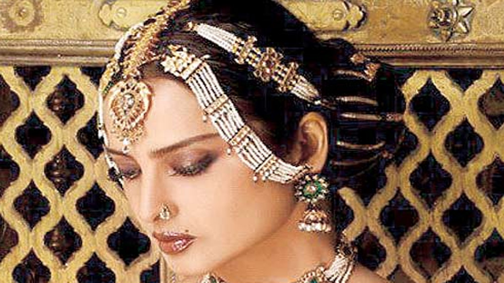 আশির দশকে ‘সিনে ব্লিৎজ’ পত্রিকায় যোগ দেন জগদীশ। সে সময় দীর্ঘ ১০ বছর ধরে তিনি ছিলেন রেখার বিশেষ পছন্দের আলোকচিত্রী।