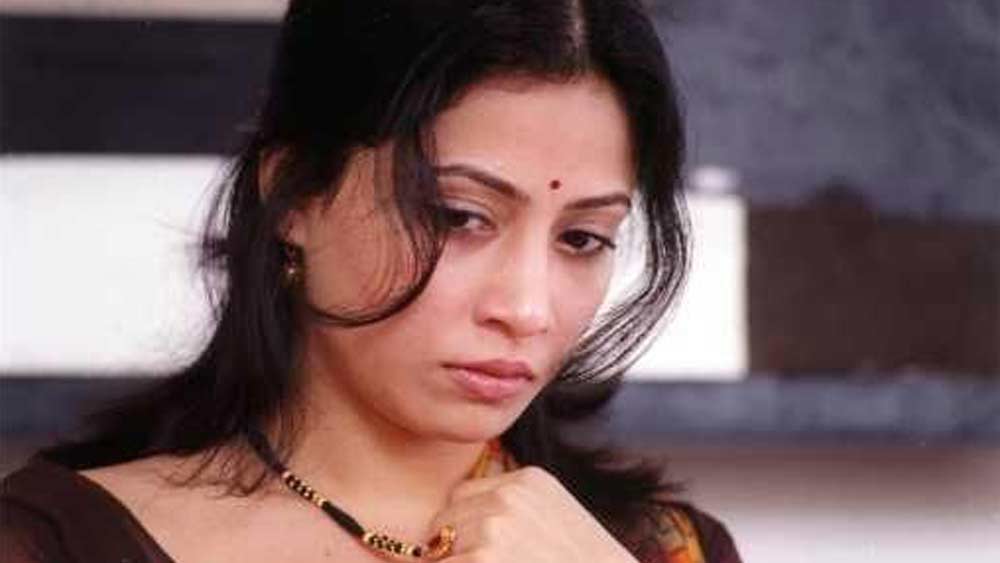 বিখ্যাত আলোকচিত্রীর এই করুণ পরিণতির কথা প্রকাশ হতেই শোরগোল পড়ে যায়। স্বভাবতই কাঠগড়ায় দাঁড় করানো হয় মেয়ে অন্তরাকে।