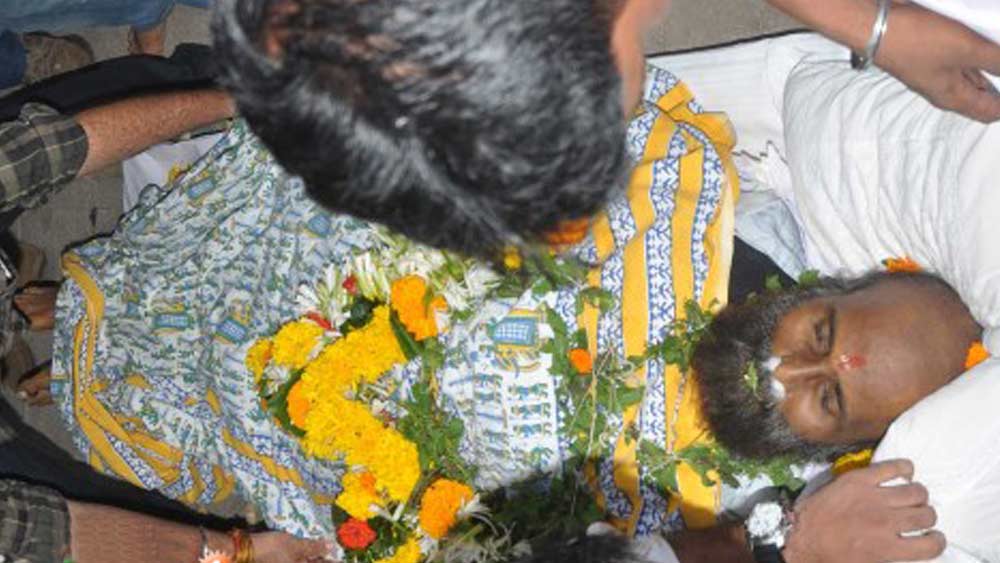 ১২ দিন ধরে চলে তাঁর চিকিৎসা। হাসপাতালেই মাল্টি অর্গ্যান ফেলিয়োর হয়ে ১৩ মে প্রয়াত হন জগদীশ। মাত্র ৫৯ বছর বয়সে।