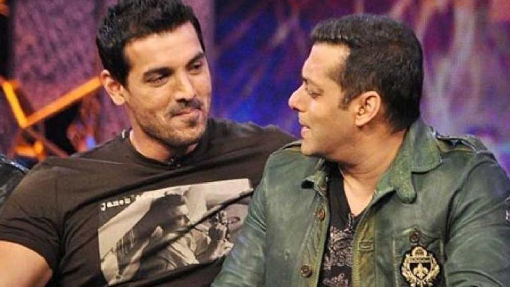 দু'জনেই ফিটনেস ফ্রিক। দু'জনের শার্টলেস লুক দেখতে ভক্তরা পাগল। ওই ছবির শুটিং চলাকালীন হঠাৎ করেই সলমনের বেশ মনে ধরে জনকে। দু'জনের চিন্তাভাবনাতেও ছিল বিস্তর মিল। জনও বাড়িয়ে দেন বন্ধুত্বের হাত।