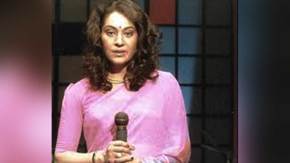 শুধু অভিনয়-ই নয়। চূড়ান্ত জনপ্রিয় হয়েছিল রজনীর চরিত্রে প্রিয়ার সাজ। শাড়ির সঙ্গে কপালে লম্বাটে বিন্দি। পরে সেই বিন্দির নাম-ই হয়ে যায় ‘রজনী টিপ’।