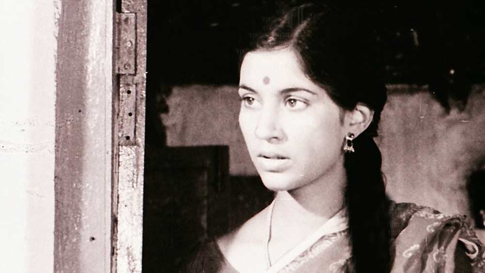 অভিনয়ে ফিরে আসেন ১৯৭৪-এ। প্রথম ছবি শ্যাম বেনেগালের পরিচালনায় ‘অঙ্কুর’। বিপরীতে নায়ক ছিলেন অনন্ত নাগ। বেশ কিছু মরাঠি ছবিতে অভিনয় করেছিলেন প্রিয়া। অনন্ত নাগের পাশাপাশি অশোক সরাফ, রবীন্দ্র মহাজানি, মহেশ কোঠারের সঙ্গে জনপ্রিয় হয়েছিল প্রিয়ার জুটি।