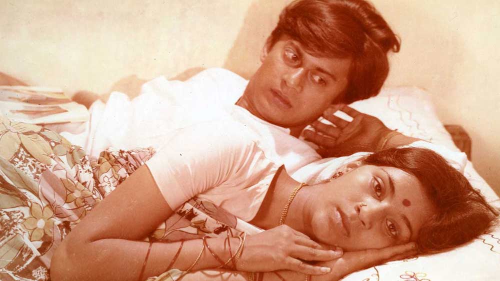 অনন্ত নাগের সঙ্গে জুটি বেঁধে প্রিয়া অভিনয় করেছিলেন কন্নড় ছবি ‘মিনচিনা ওটা’-য়। সে সময় ইন্ডাস্ট্রিতে অনন্ত-প্রিয়ার সম্পর্ক নিয়ে গুঞ্জনও শোনা যেত।