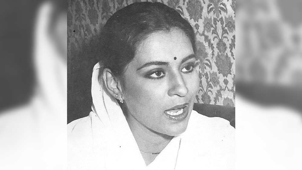 দীর্ঘ দিন ধরেই ব্রেস্ট ক্যানসারে ভুগছিলেন প্রিয়া। অসুস্থতা নিয়েই চালিয়ে যাচ্ছিলেন অভিনয়। হার মানলেন ২০০২ সালে। সে বছরের ১৯ সেপ্টেম্বর মুম্বইয়ের প্রভাদেবীতে নিজের বাড়িতে হৃদরোগে আক্রান্ত হয়ে প্রয়াত হন পর্দার রজনী, বাস্তবের প্রতিবাদী প্রিয়া।