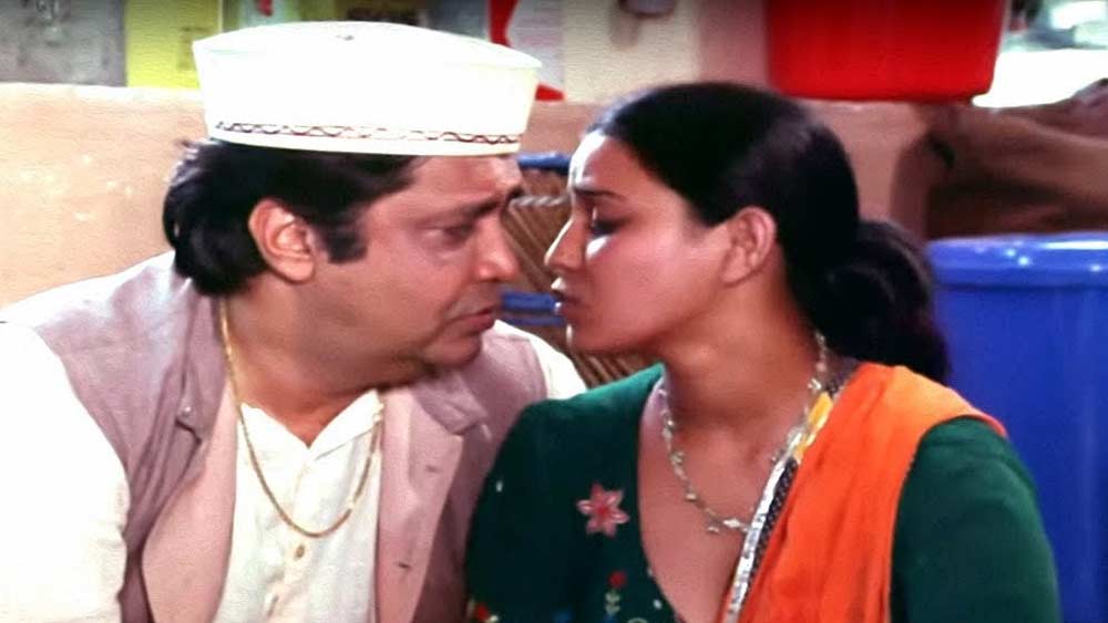 কাজের সূত্রে দেবেন প্রায়ই চেন্নাই (তখন মাদ্রাজ) যেতেন তখন। এই সময়ে তাঁর অভিনয়ের খুঁটিনাটি আরও নিখুঁত হয়।