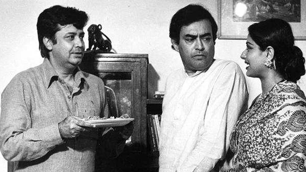 ক্রমে ‘দেবর’, ‘মিলন’, ‘অনুপমা’-র মতো ছবির সঙ্গে বলিউডে দেবেনের পায়ের নীচের জমি মজবুত হতে থাকে।