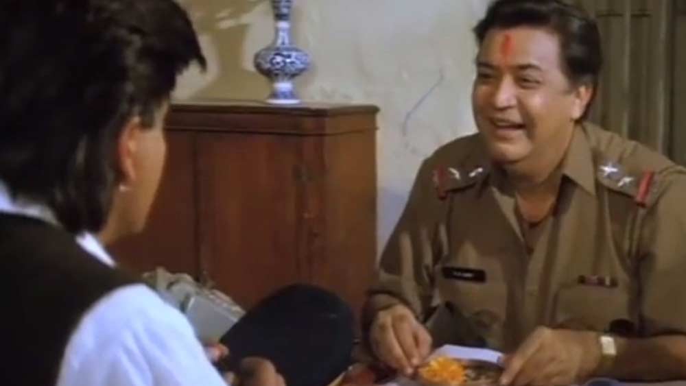 শোনা যায়, এক সময় তিনিও পরিবর্তিত পরিস্থিতির সঙ্গে মানিয়ে নিতে গিয়ে হোঁচট খান। কোনও এক ছবির সেটে তরুণী সহকারী পরিচালকের ঔদ্ধত্যপূর্ণ আচরণ মেনে নিতে পারেননি তিনি। এর পরই ধীরে ধীরে ইন্ডাস্ট্রি থেকে গুটিয়ে নেন নিজেকে। ২০০৩ সালে তাঁর অভিনীত শেষ ছবি মুক্তি পেয়েছিল।