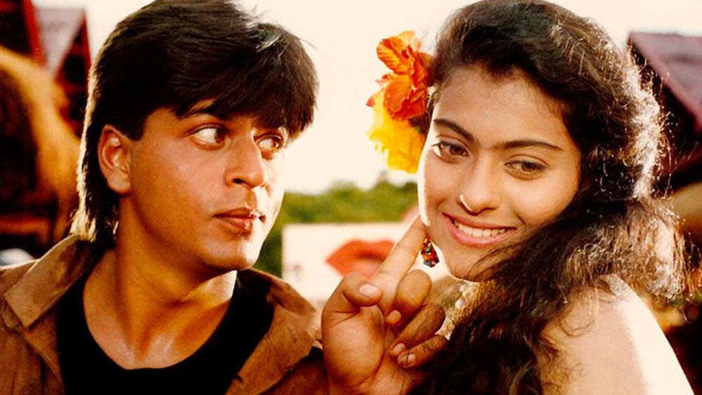 শুরু হয় ‘বাজিগর’-এর শুটিং। কাজলকে নিয়ে প্রথমে চিন্তায় থাকলেও দেখতে দেখতে শাহরুখ-কাজলের অফস্ক্রিন রসায়ন জমে ওঠে। সুপারহিট হয় ‘বাজিগর’ ছবিটিও। দেখতে দেখতে কাজল এবং শাহরুখ হয়ে ওঠেন ‘বেস্ট ফ্রেন্ড’।