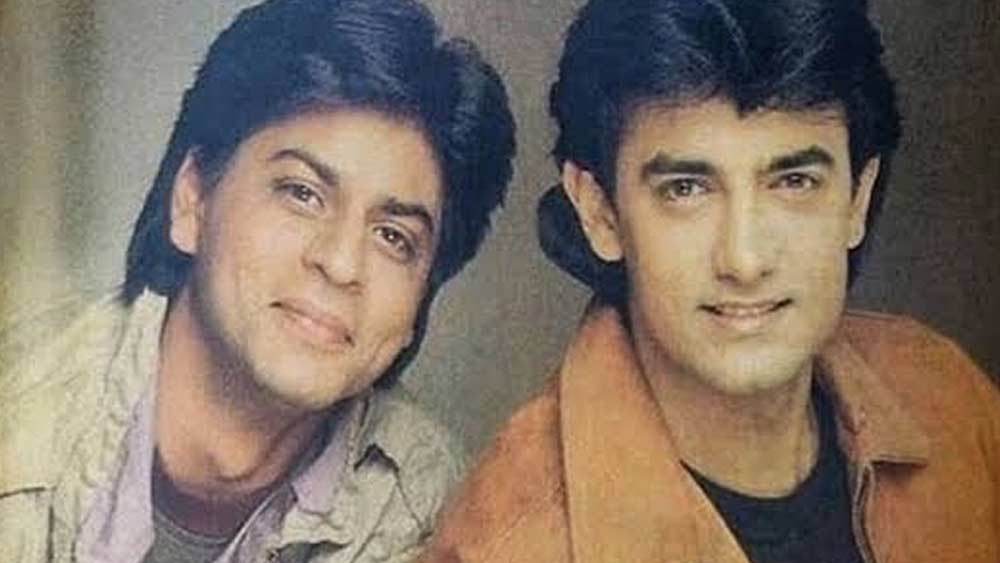 এ দিকে কাজল তো রেগে লাল। আমিরের সঙ্গে তখনও পর্যন্ত একটাও ছবি করেননি তিনি। তা সত্ত্বেও কেন আমির তাঁকে বাইরে থেকে দেখে এমন ‘আলটপকা’ মন্তব্য করেছেন সে ব্যাপারে জবাব চান কাজল।